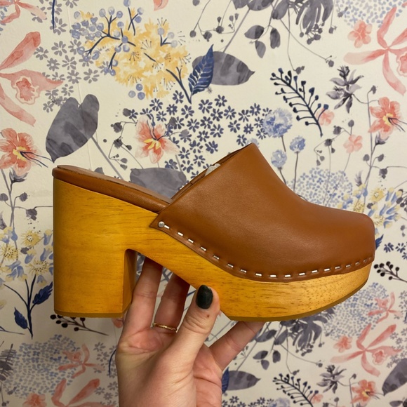 Charlotte Stone Shoes - NEW IN BOX! Charlotte Stone Marlo Clog in Size 8 color Luggage